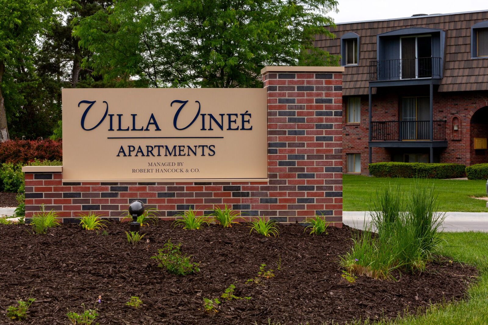 Apartment entrance sign